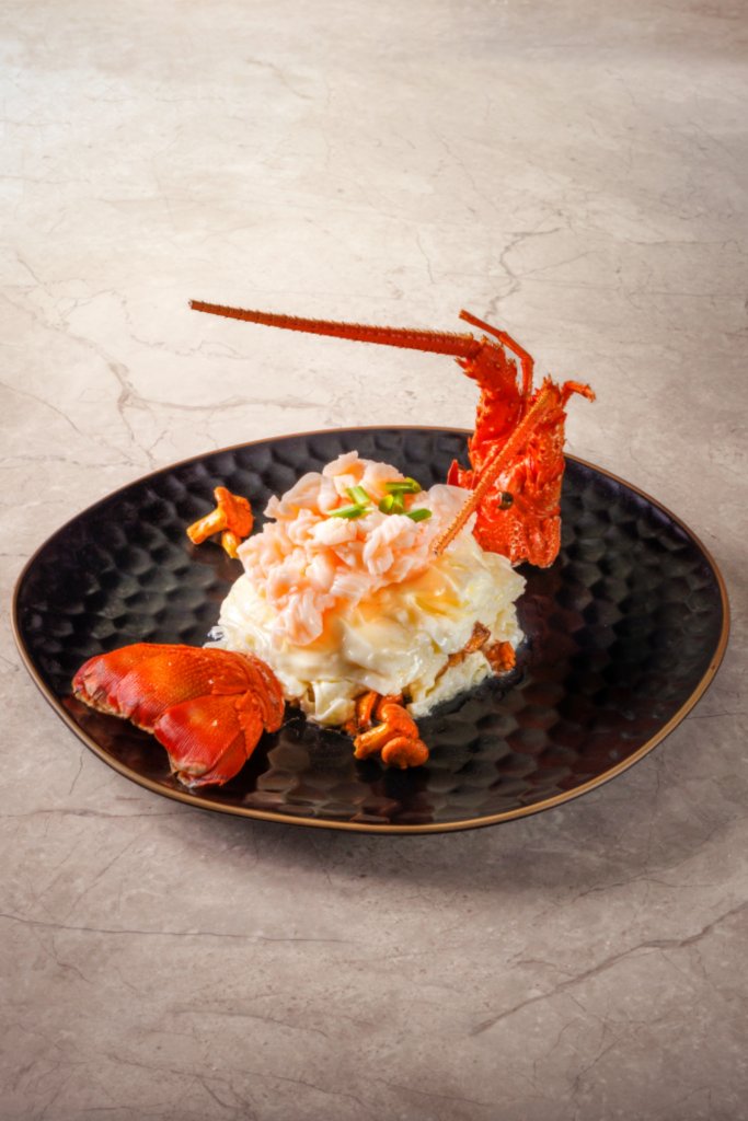 時間: 2023-08-28 08:24 PM 
檔名: 雞油菌蛋白炒龍蝦Stir-Fried Lobster with Chanterelle and Egg  
大小: 101.66 KB 
尺寸: 683x1024px