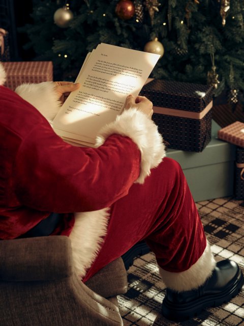 時間: 2023-11-21 05:36 AM 檔名: RWHKG_A Magical Rosewood Christmas_In Room Santa Meet & Gree 大小: 57.23 KB 尺寸: 480x640px