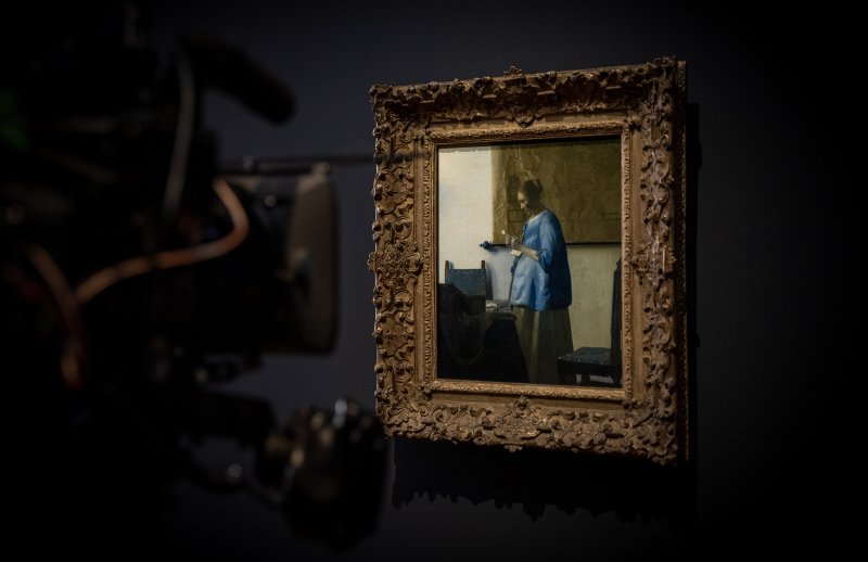 時間: 2024-01-08 05:19 AM 檔名: 19 Vermeer - Girl in Blue Reading a Letter © David Bickers 大小: 43.63 KB 尺寸: 800x518px