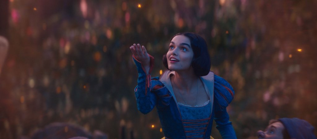 ɶ: 2025-03-17 10:37 PM 
ɦW: SNOW_WHITE_dtrl2_uhd_r709f_stills_241030.089286 
jp: 39.86 KB 
ؤo: 1024x451px
