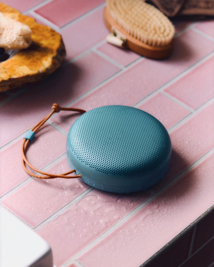 時間: 2025-05-08 10:58 PM 檔名: A1 of a kind 2025 Beosound A1 3rd Gen Digital EN 1080x1350 C 大小: 110.49 KB 尺寸: 819x1024px