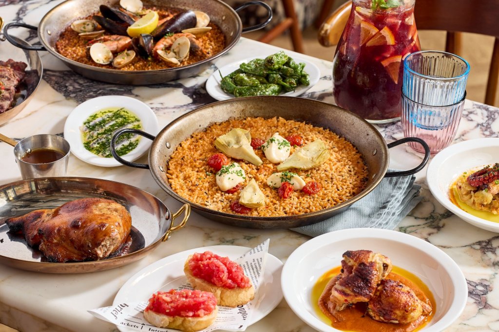 ɶ: 2025-06-15 11:35 AM 
ɦW: Qué Pasa Paellas and Mains with Sangria 1 
jp: 182.9 KB 
ؤo: 1024x682px