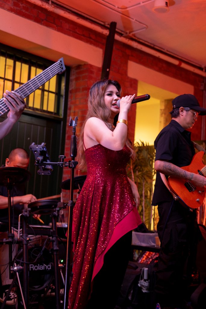 ɶ: 2025-06-22 05:19 PM ɦW: Dragonfly Live Music Performance 4 jp: 120.32 KB ؤo: 684x1024px