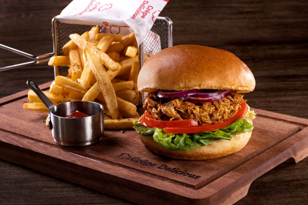 ɶ: 2025-07-15 05:51 PM 
ɦW: Main Course - BBQ Pulled Pork Burger  with French Fries 
jp: 140.7 KB 
ؤo: 1024x682px