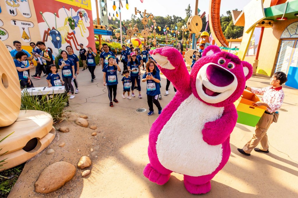 ɶ: 2025-07-15 09:27 PM 
ɦW: HKDL_10K Weekend_Characters_Pixar_Lotso 
jp: 190.1 KB 
ؤo: 1024x682px